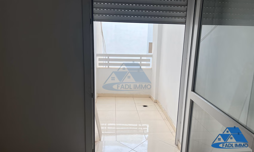 شقة للبيع مع شرفة في الطابق السادس شقة للبيع مع شرفة في الطابق السادس