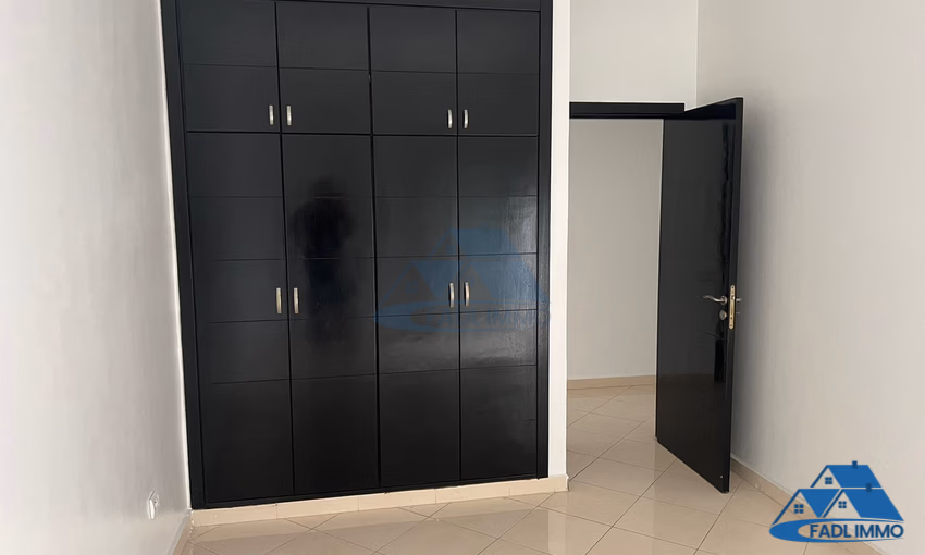 شقة للبيع مع شرفة في الطابق السادس شقة للبيع مع شرفة في الطابق السادس