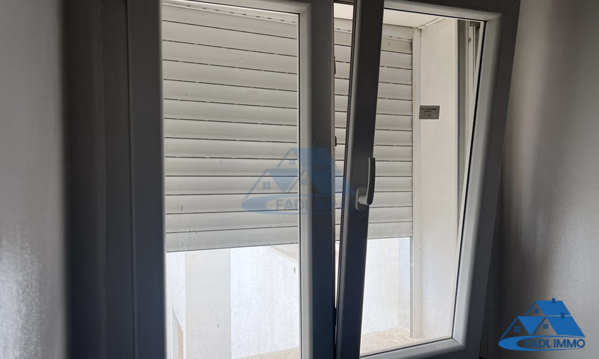 شقة للبيع مع شرفة في الطابق السادس شقة للبيع مع شرفة في الطابق السادس