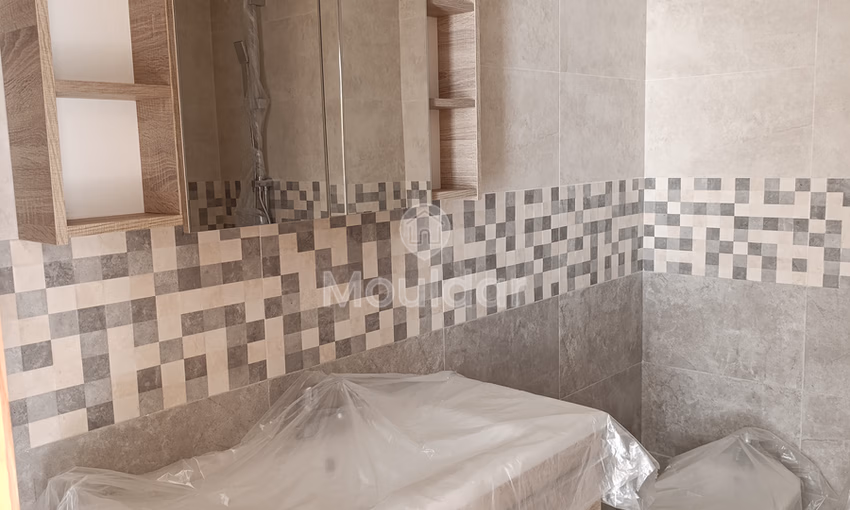 شقة للبيع مع تراس في الطابق الأول شقة للبيع مع تراس في الطابق الأول