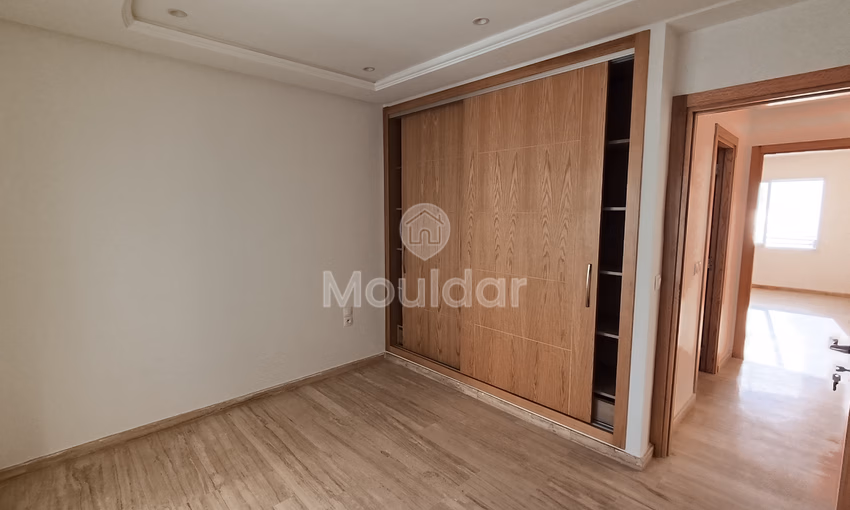 شقة للبيع مع تراس في الطابق الأول شقة للبيع مع تراس في الطابق الأول