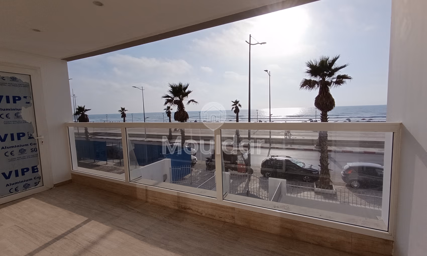 شقة للبيع مع تراس في الطابق الأول شقة للبيع مع تراس في الطابق الأول