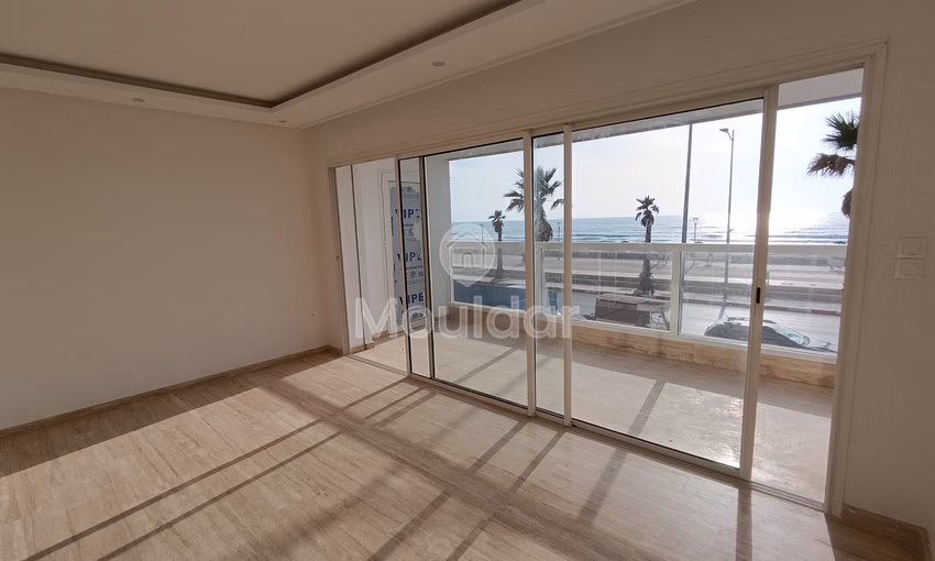 شقة للبيع مع تراس في الطابق الأول شقة للبيع مع تراس في الطابق الأول