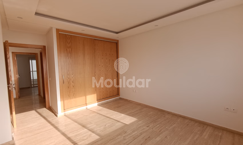 شقة للبيع مع تراس في الطابق الأول شقة للبيع مع تراس في الطابق الأول