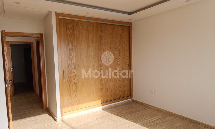 شقة للبيع مع تراس في الطابق الأول شقة للبيع مع تراس في الطابق الأول