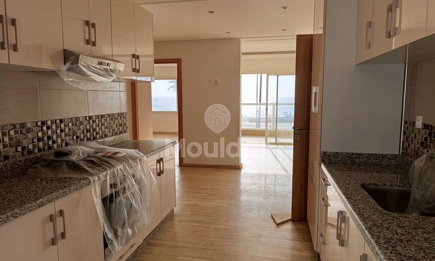 شقة للبيع مع تراس في الطابق الأول شقة للبيع مع تراس في الطابق الأول