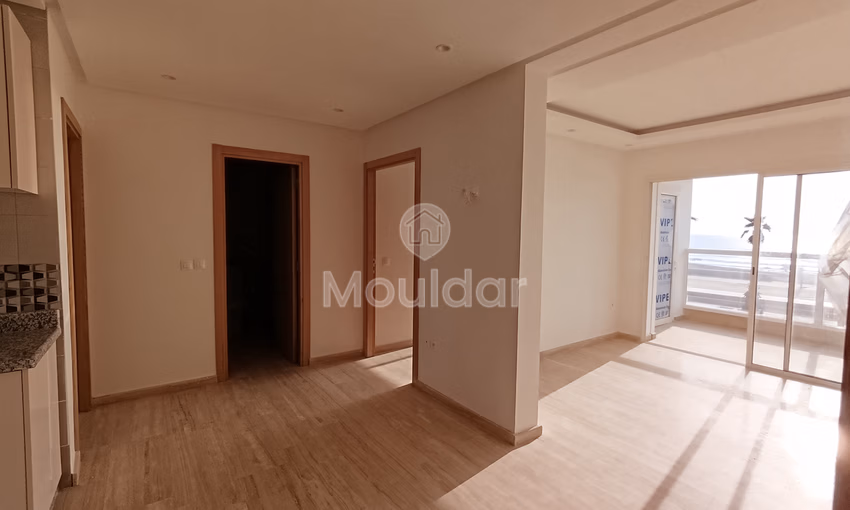 شقة للبيع مع تراس في الطابق الأول شقة للبيع مع تراس في الطابق الأول