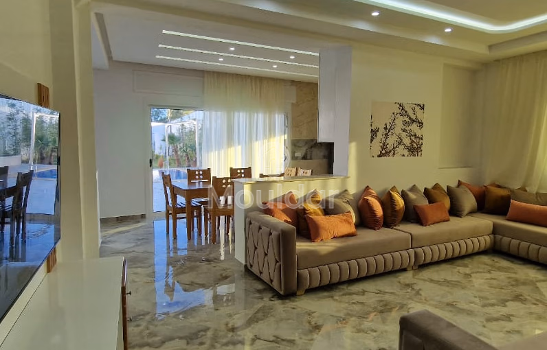 Villa en alquiler con piscina y dos plantas Villa en alquiler con piscina y dos plantas