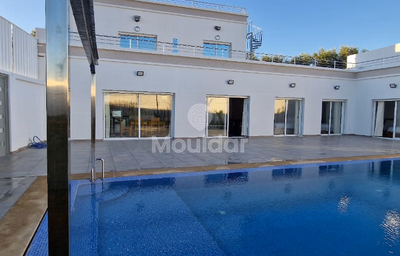 Villa en alquiler con piscina y dos plantas Villa en alquiler con piscina y dos plantas