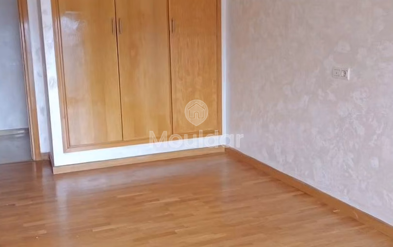 شقة للإيجار، 3 غرف نوم، 170 م²