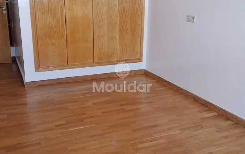 شقة للإيجار، 3 غرف نوم، 170 م²