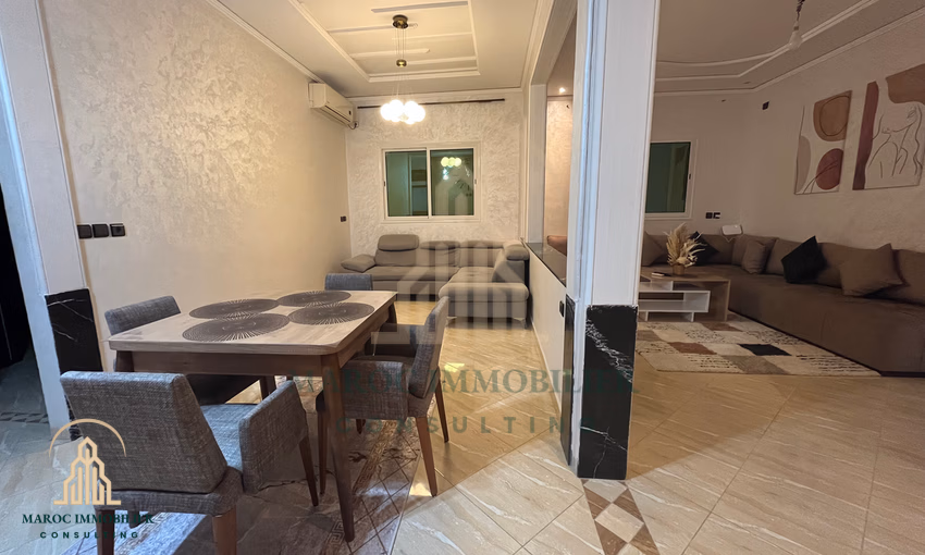 شقة للإيجار مع شرفة في الطابق الأول