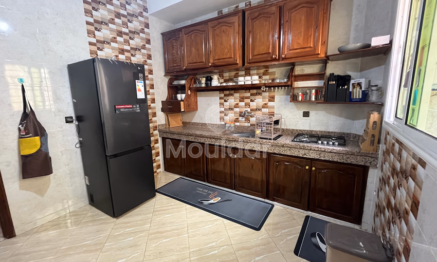 شقة للإيجار مع شرفة في الطابق الأول