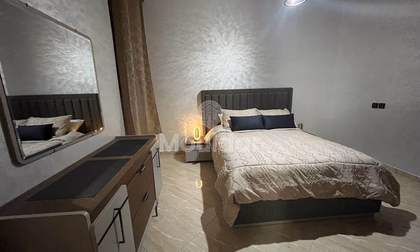 شقة للإيجار مع شرفة في الطابق الأول