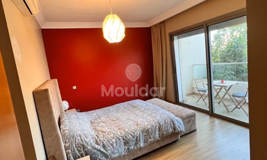 فيلا للشراء مع حديقة