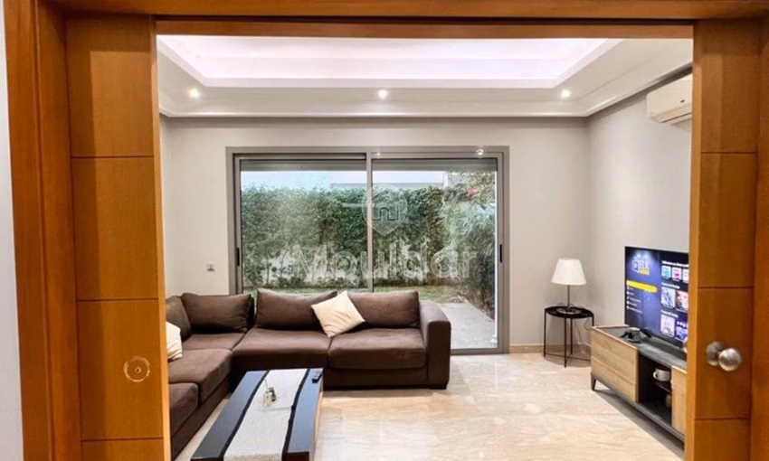 فيلا للشراء مع حديقة