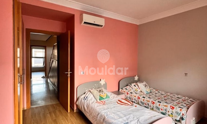 فيلا للشراء مع حديقة