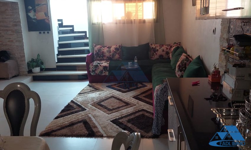 Villa for sale with terrace and three floors - view 10