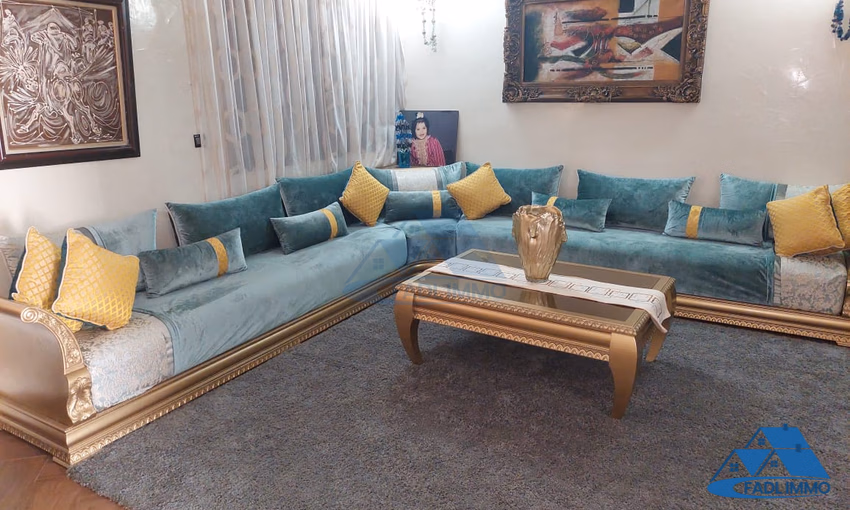 فيلا للبيع مع تراس و ثلاثة طوابق فيلا للبيع مع تراس و ثلاثة طوابق