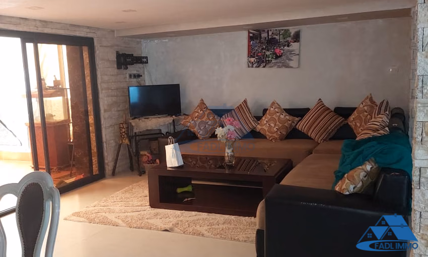 فيلا للبيع مع تراس و ثلاثة طوابق فيلا للبيع مع تراس و ثلاثة طوابق