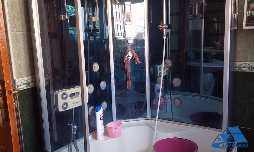 فيلا للبيع مع تراس و ثلاثة طوابق فيلا للبيع مع تراس و ثلاثة طوابق