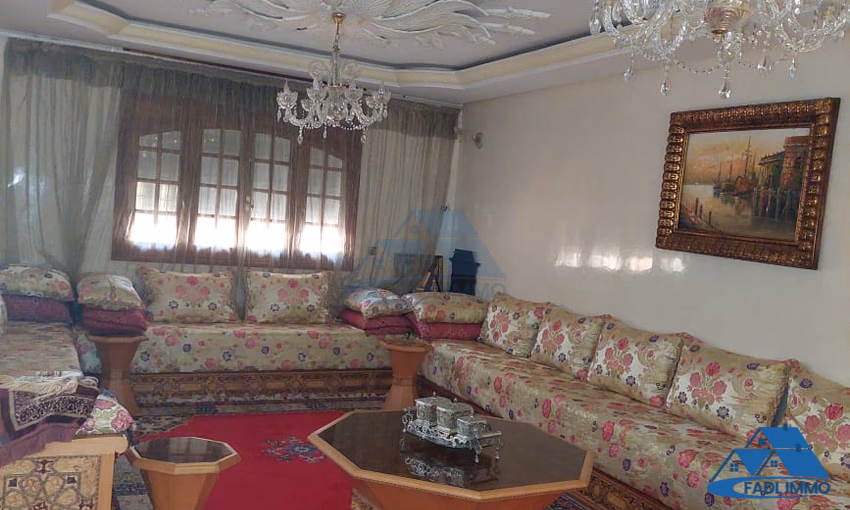 فيلا للبيع مع تراس و ثلاثة طوابق فيلا للبيع مع تراس و ثلاثة طوابق