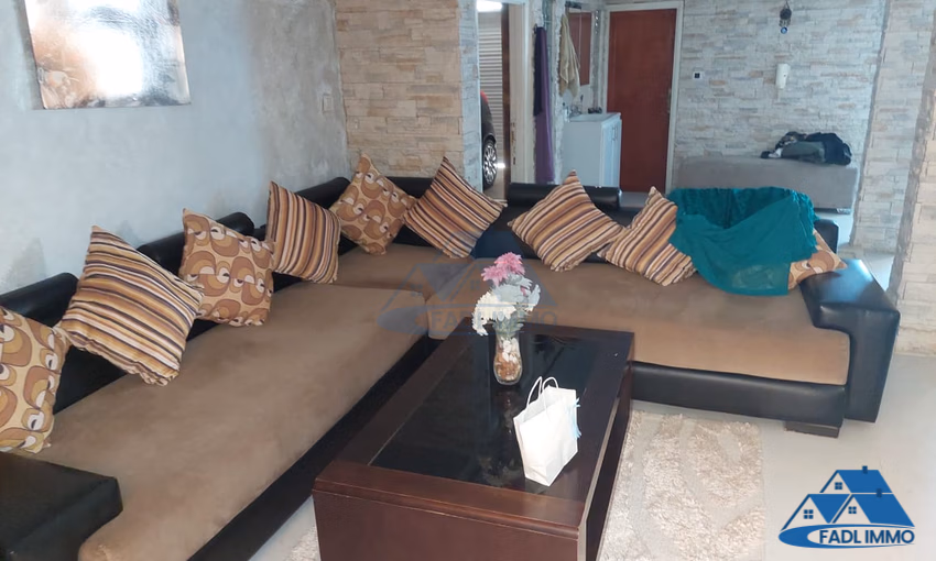 فيلا للبيع مع تراس و ثلاثة طوابق فيلا للبيع مع تراس و ثلاثة طوابق