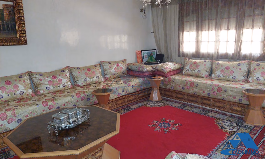 فيلا للبيع مع تراس و ثلاثة طوابق فيلا للبيع مع تراس و ثلاثة طوابق