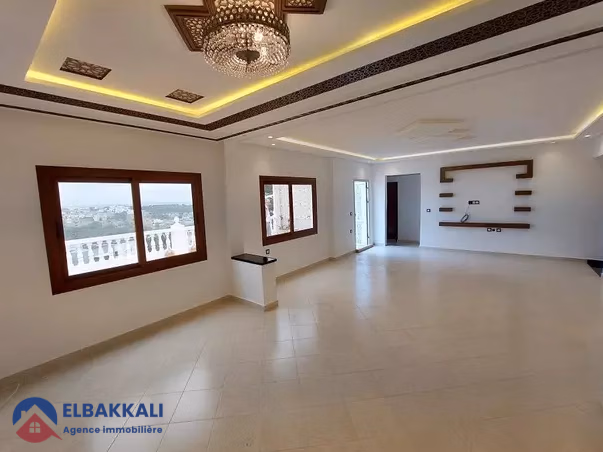 فيلا للإيجار مع تراس