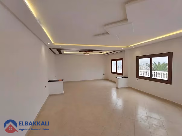 فيلا للإيجار مع تراس