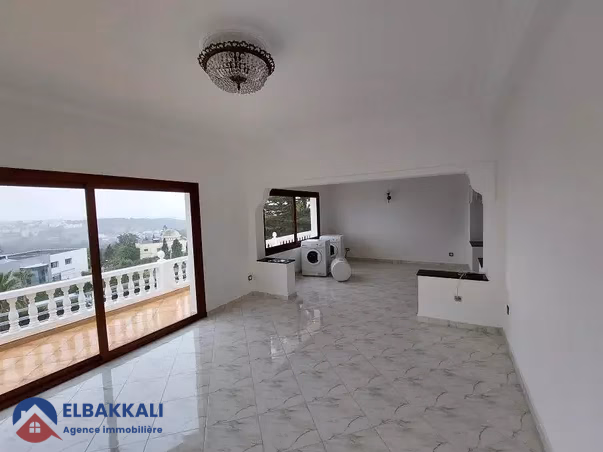 فيلا للإيجار مع تراس