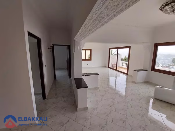 فيلا للإيجار مع تراس