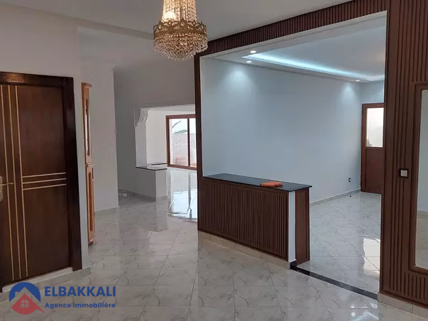 فيلا للإيجار مع تراس