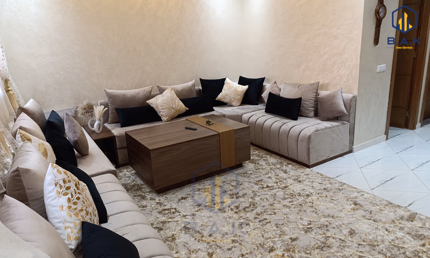 شقة للإيجار مع شرفة في الطابق الثاني شقة للإيجار مع شرفة في الطابق الثاني