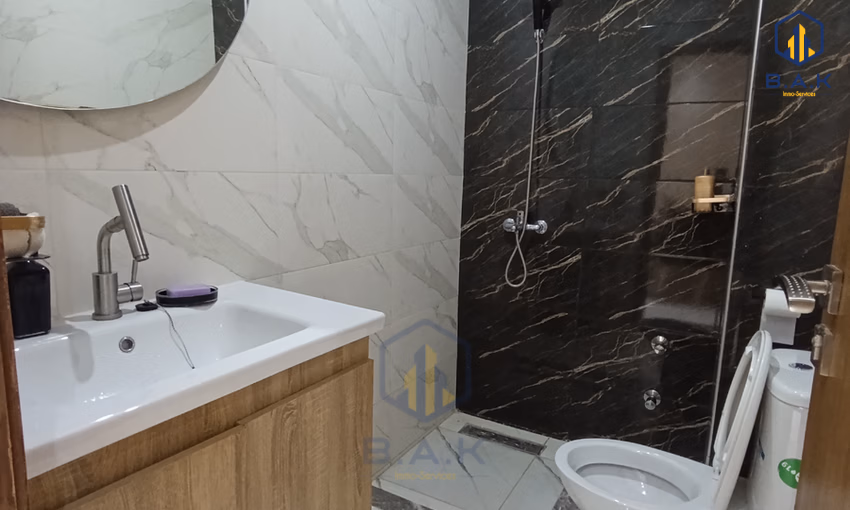 شقة للإيجار مع شرفة في الطابق الثاني شقة للإيجار مع شرفة في الطابق الثاني