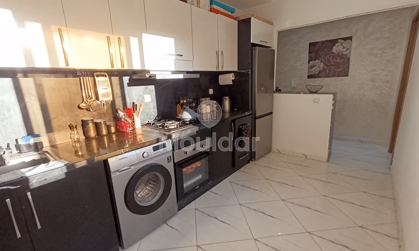 شقة للإيجار مع شرفة في الطابق الثاني