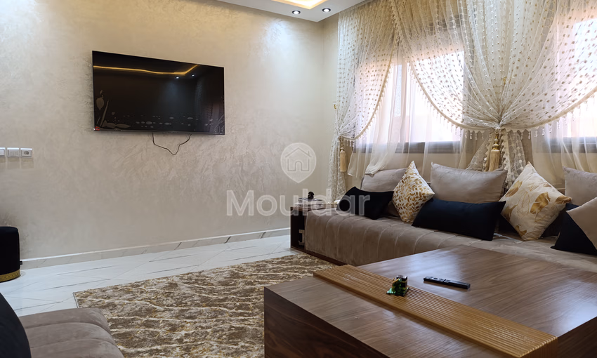 شقة للإيجار مع شرفة في الطابق الثاني