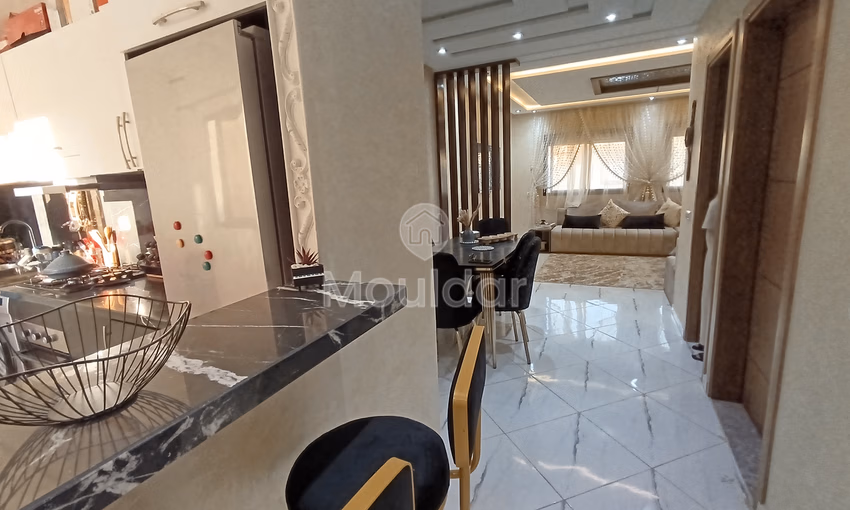 شقة للإيجار مع شرفة في الطابق الثاني