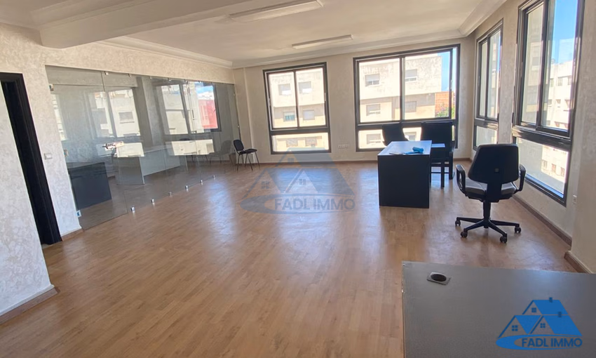 Bureau à vendre avec parking au neuvième étage Bureau à vendre avec parking au neuvième étage