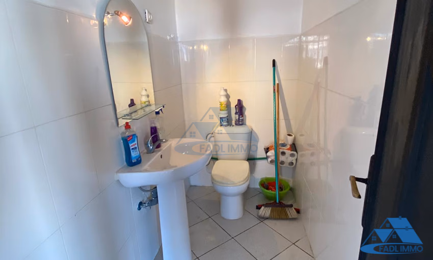 Bureau à vendre avec parking au neuvième étage Bureau à vendre avec parking au neuvième étage