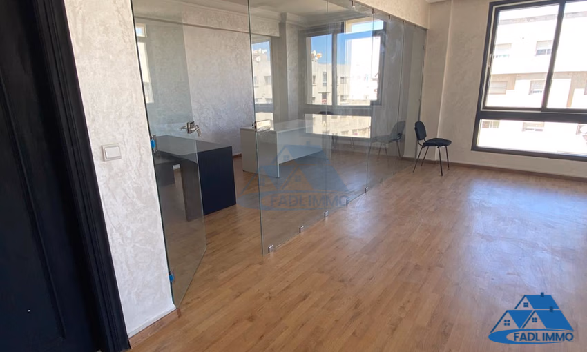 Bureau à vendre avec parking au neuvième étage Bureau à vendre avec parking au neuvième étage