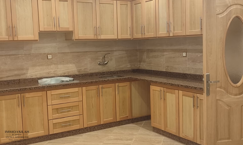 شقة للإيجار في الطابق الأول شقة للإيجار في الطابق الأول