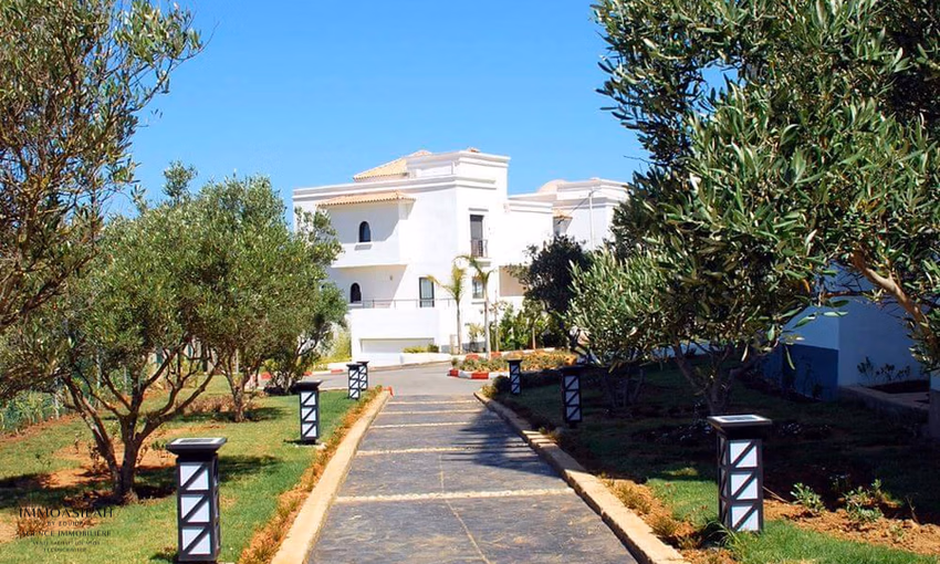 Apartment for sale with swimming pool Apartment for sale with swimming pool