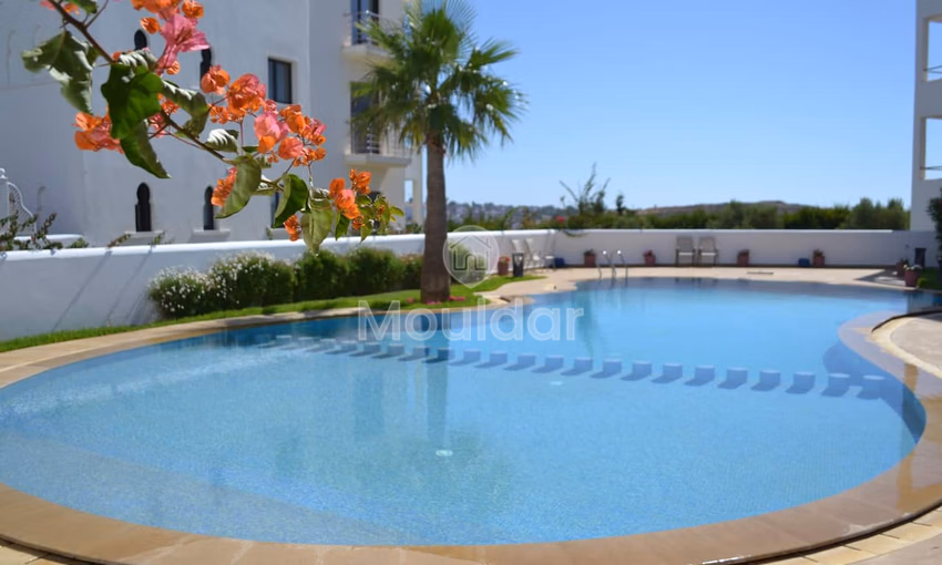 شقة للإيجار مع مسبح في الطابق الثاني