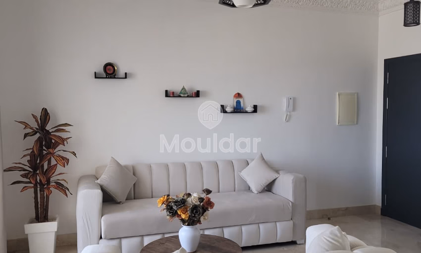 شقة للإيجار مع مسبح في الطابق الثاني