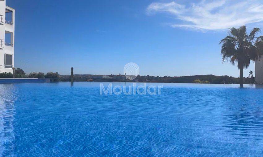 شقة للإيجار مع مسبح في الطابق الثاني