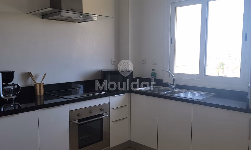 شقة للإيجار مع مسبح في الطابق الثاني