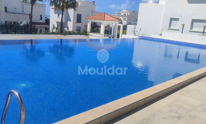 شقة للإيجار مع مسبح في الطابق الثاني