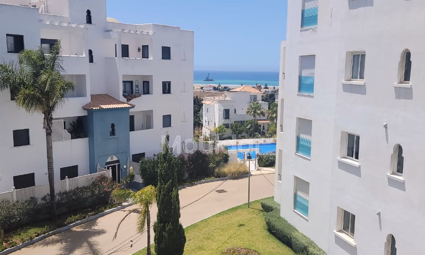 شقة للإيجار مع مسبح في الطابق الثاني