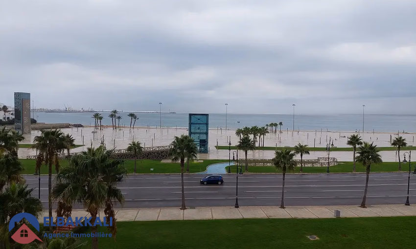 شقة للبيع مع شرفة في الطابق الأرضي